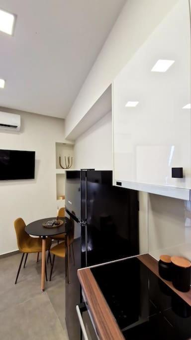 Faronita - Luxury Apt In The Heart Of Kalamáta Eksteriør bilde